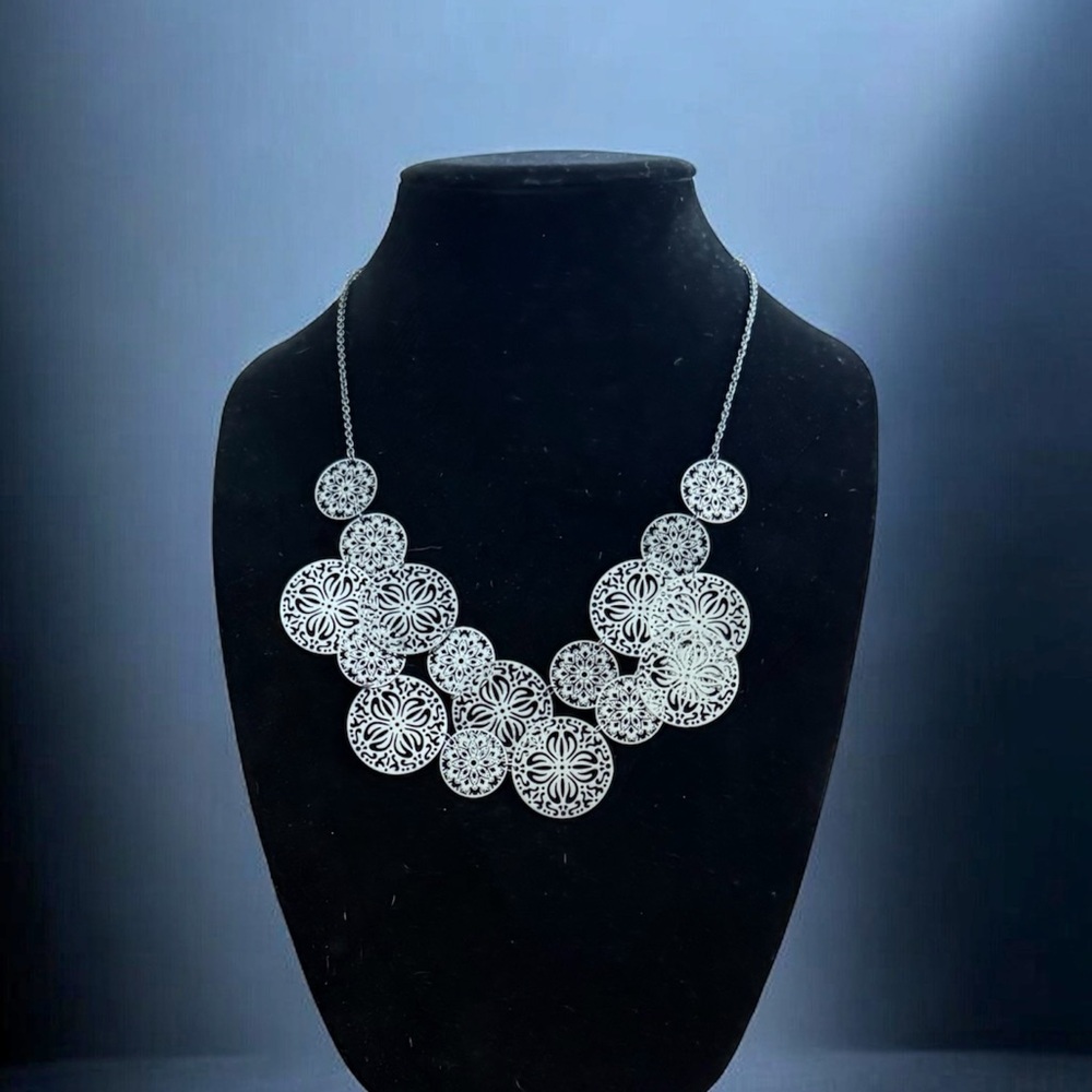 EUC! UNIQUE SILVER FILIGREE MEDALLION NECKLACE